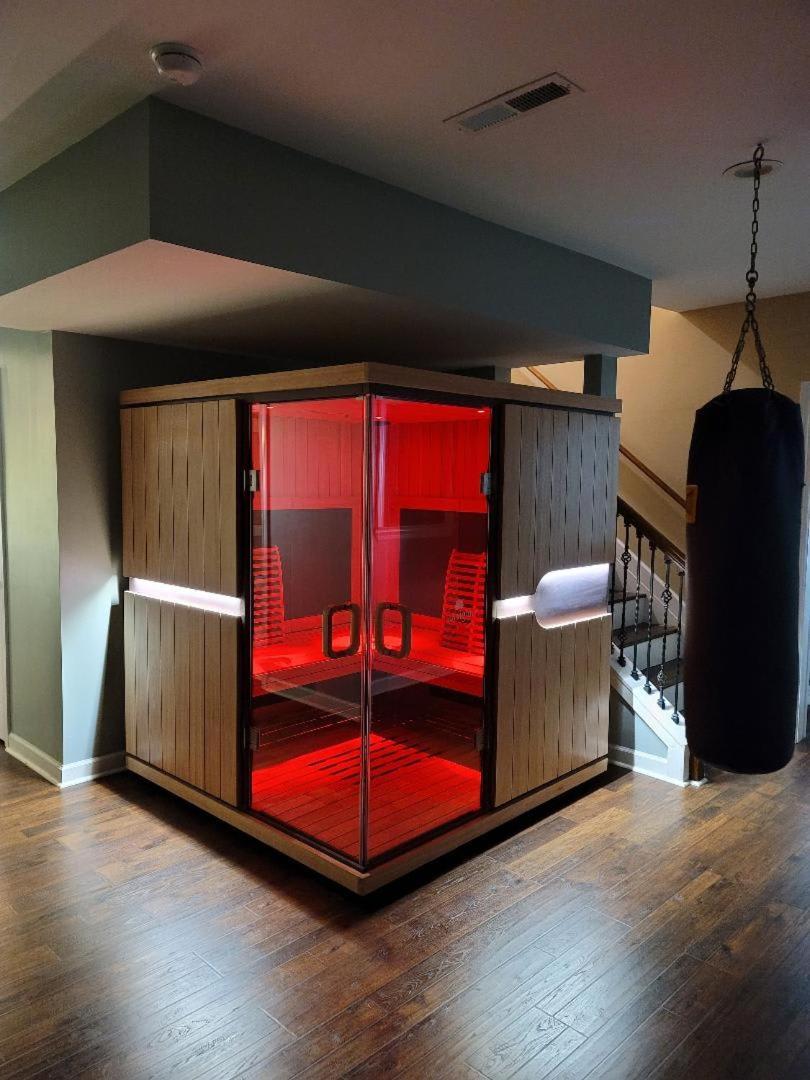 Cozy 2b 2b 2 Steam Saunas Theater Gym Apartment *